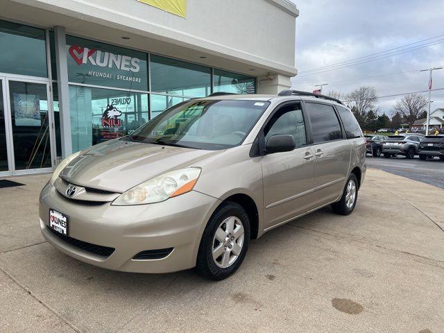 2010 toyota sienna le