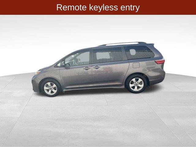2019 toyota sienna le