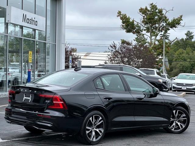 2024 volvo s60 b5 core dark theme