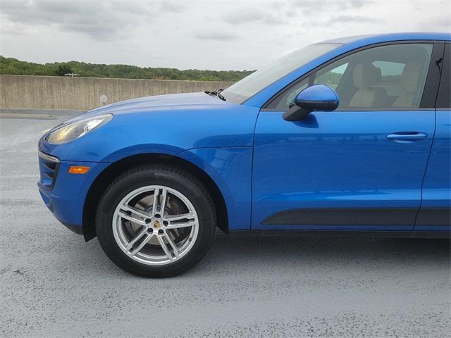 2017 porsche macan base