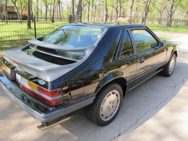 1986 ford mustang svo, 5 speed, leather, turbo svo motor, new tires, clean