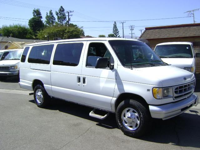 2000 ford e350 super duty xl extended wagon