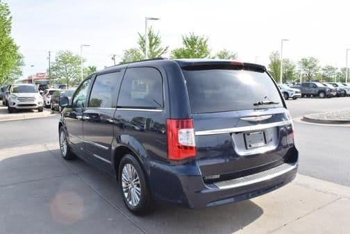 2013 chrysler town & country touring-l in avon, indiana