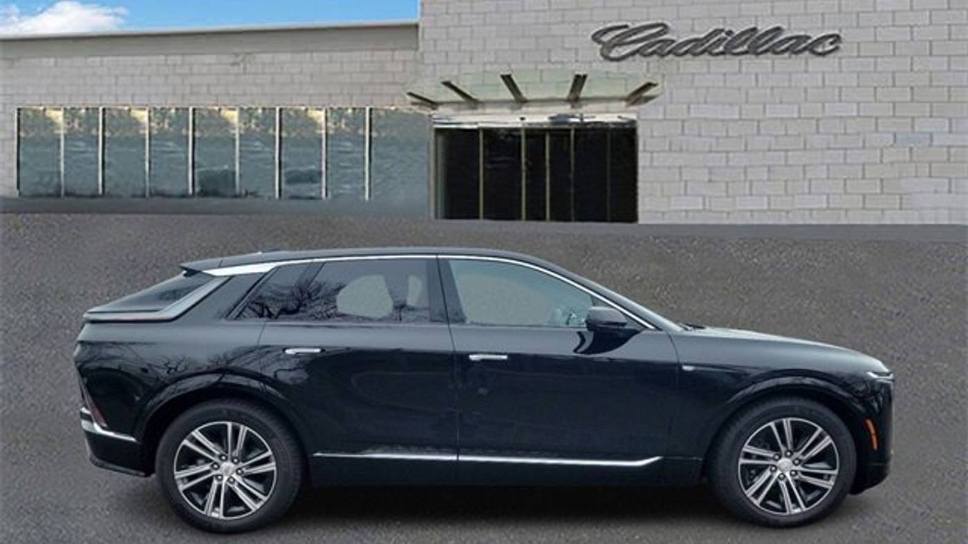 2024 cadillac lyriq luxury 1