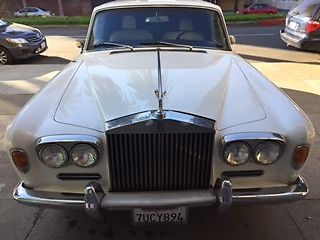 runs perfect, rare diamond white/white and red interior, everything works