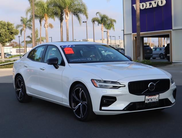 2024 volvo s60 b5 awd plus dark theme