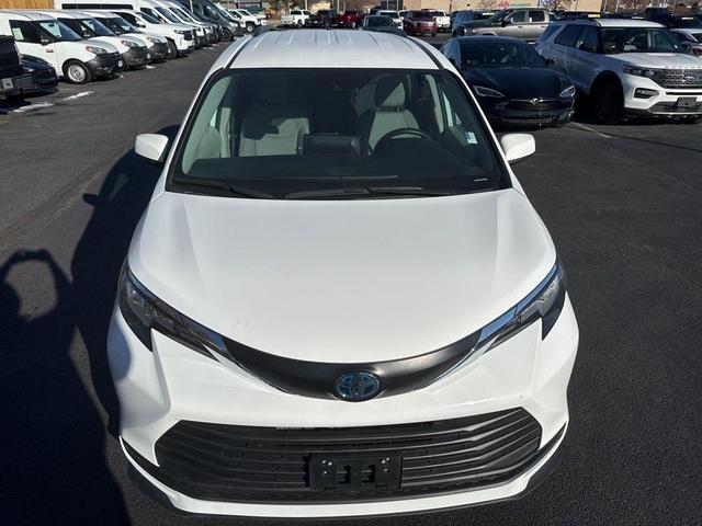 2022 toyota sienna le