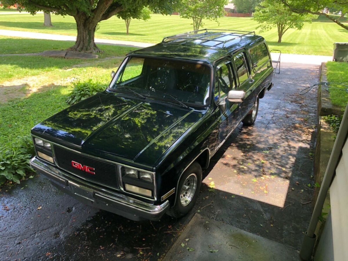 1990 gmc suburban r1500, midnight blue, great condition **no reserve**