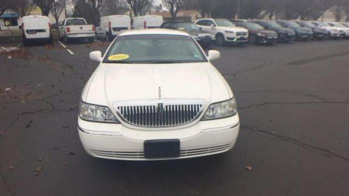 2003 lincoln town car executive executive 4dr sedan for sale in new haven, connecticut