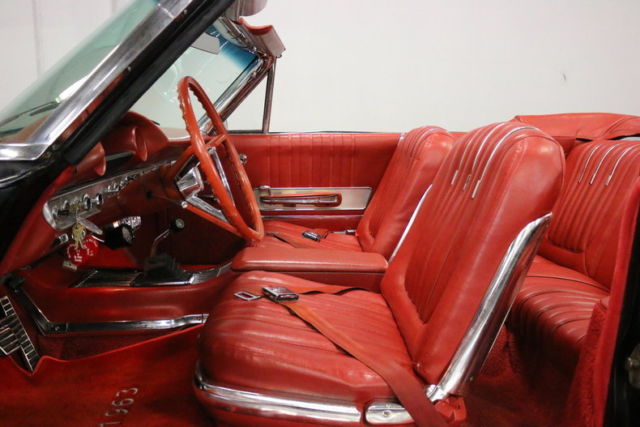 awesome color combo w/ a 427 v8 & 4 speed manual! pwr top, ps, pb w/ frt disc!