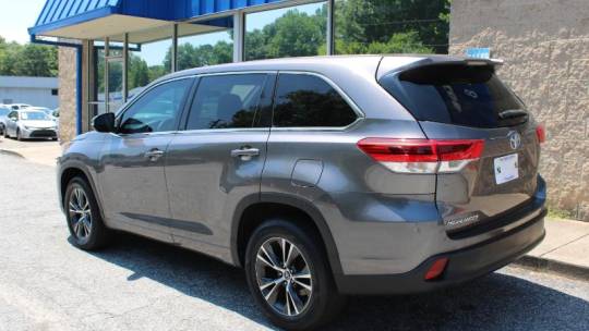 2017 toyota highlander le