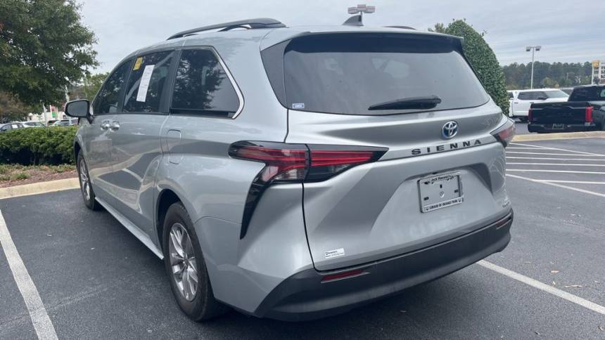 2022 toyota sienna le 8-passenger
