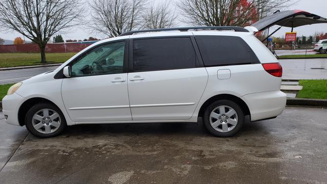 2004 toyota sienna xle