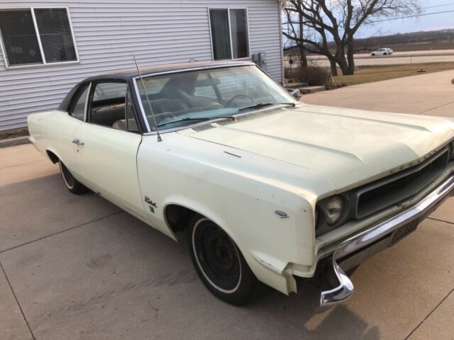 amc 1967 rebel 550. 2 door coupe sedan with post. v8 automatic
