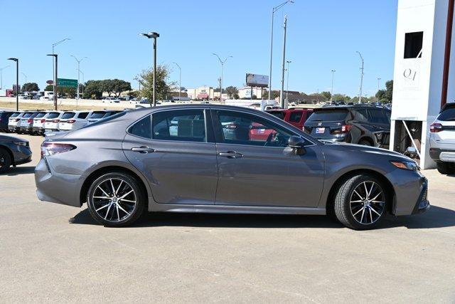 2023 toyota camry se