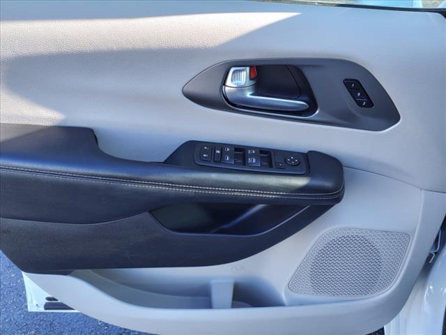 2022 chrysler pacifica touring l