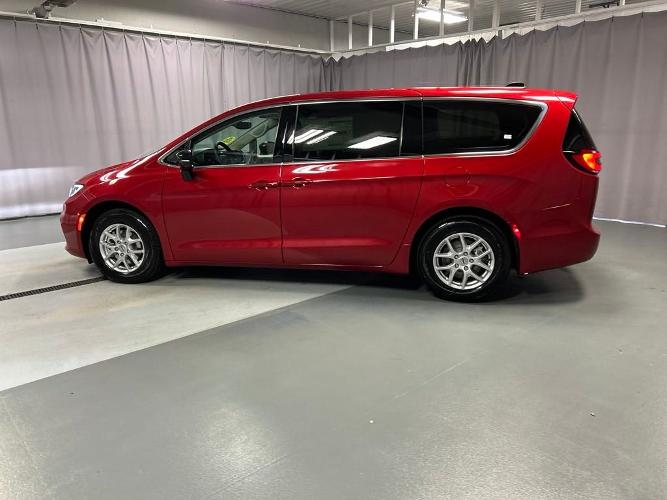 new 2024 chrysler pacifica touring l
