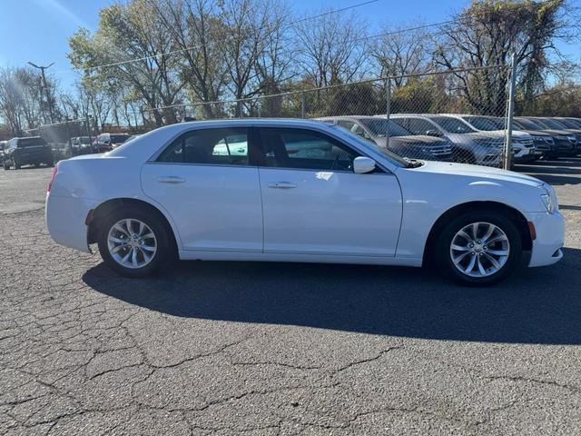 2019 chrysler 300 touring
