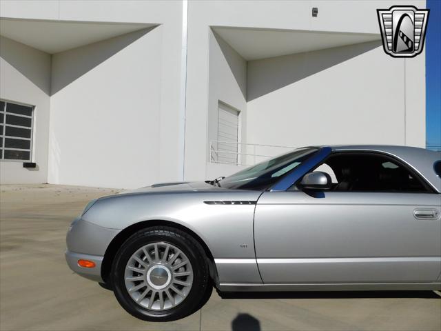 2004 ford thunderbird base