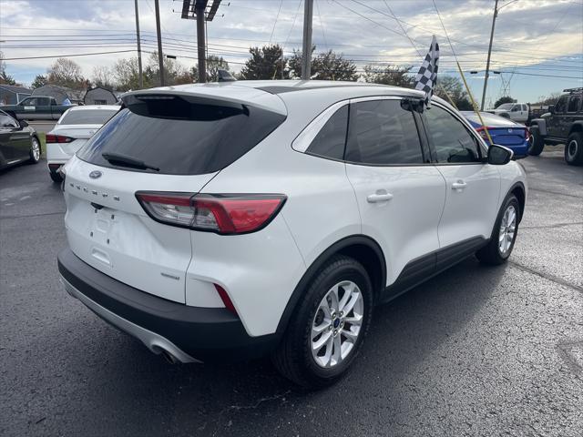 2020 ford escape se