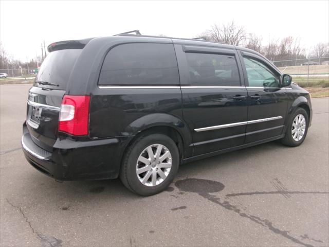 2013 chrysler town & country touring