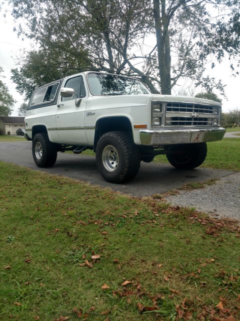 1987 chevrolet k5 blazer 4x4 nice. no reserve