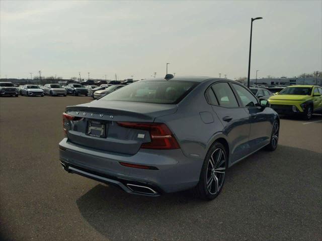 2022 volvo s60 recharge plug-in hybrid t8 r-design