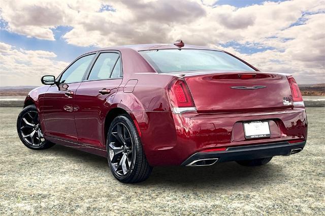 2022 chrysler 300 s