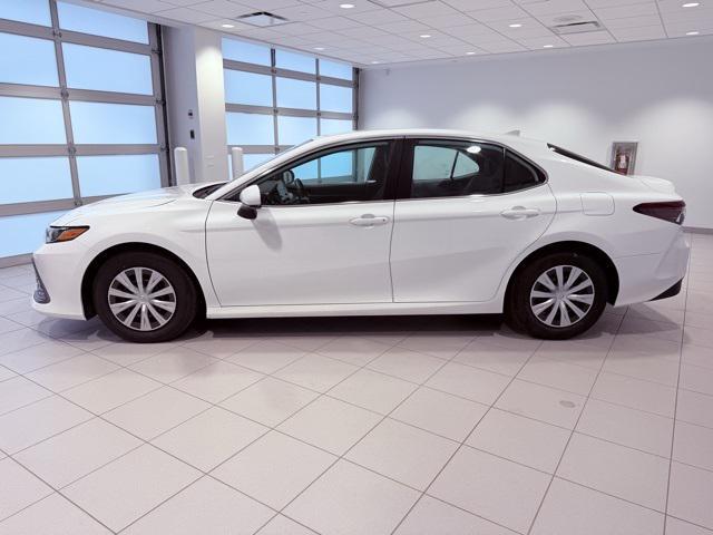 2022 toyota camry le