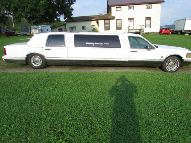 lincoln town car limo