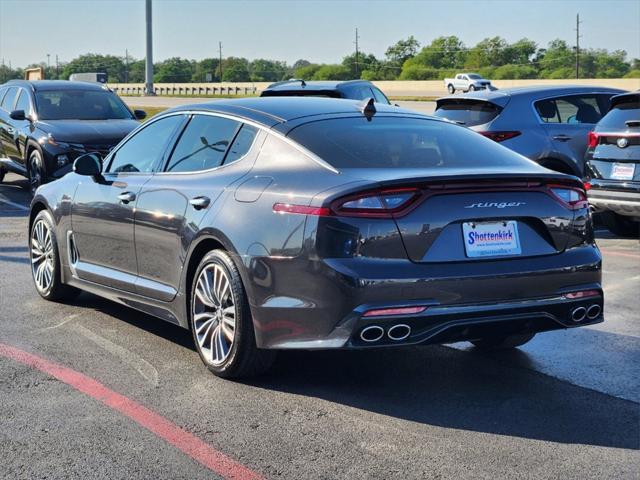 2019 kia stinger base