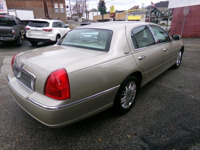 2011 lincoln town car signature