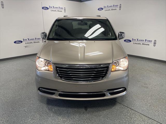 2013 chrysler town & country touring-l