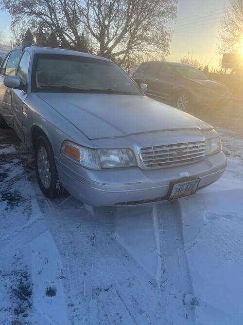 2003 ford crown victoria 4.6 runs drives good.pefect derby car or drivetrain trans