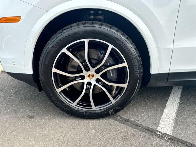 2024 porsche cayenne base
