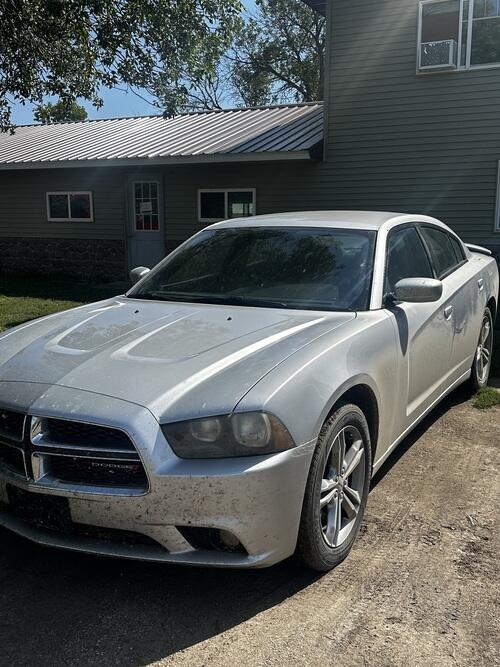 2012 dodge charger oil drive very clean car runs great has salvage title due to