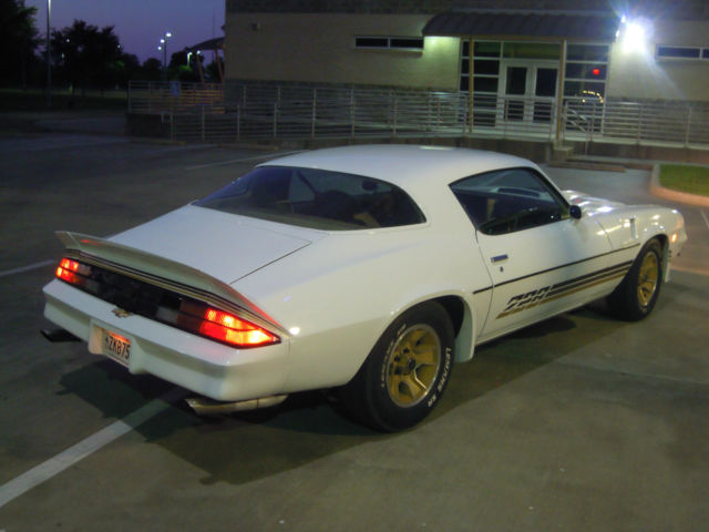 1981 chevrolet z28 camaro, great condition.beautiful & sexy,she's a covfefe_ _