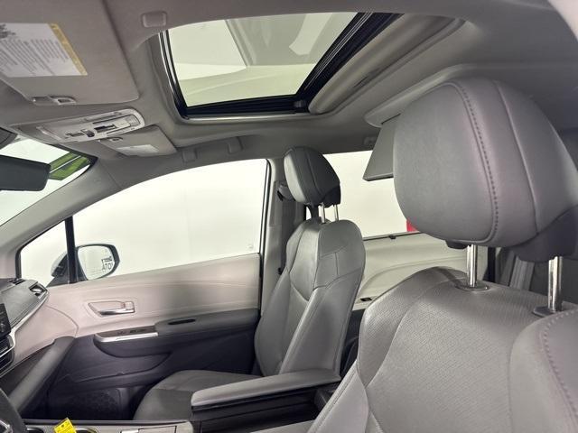 2021 toyota sienna limited