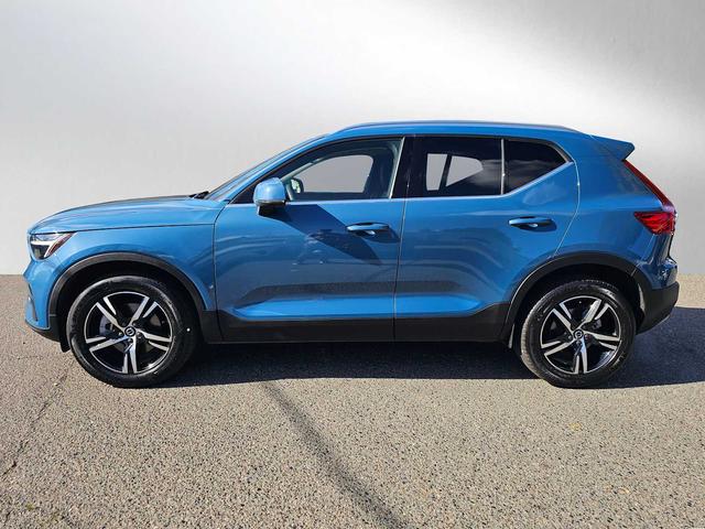 2024 volvo xc40 b5 core dark