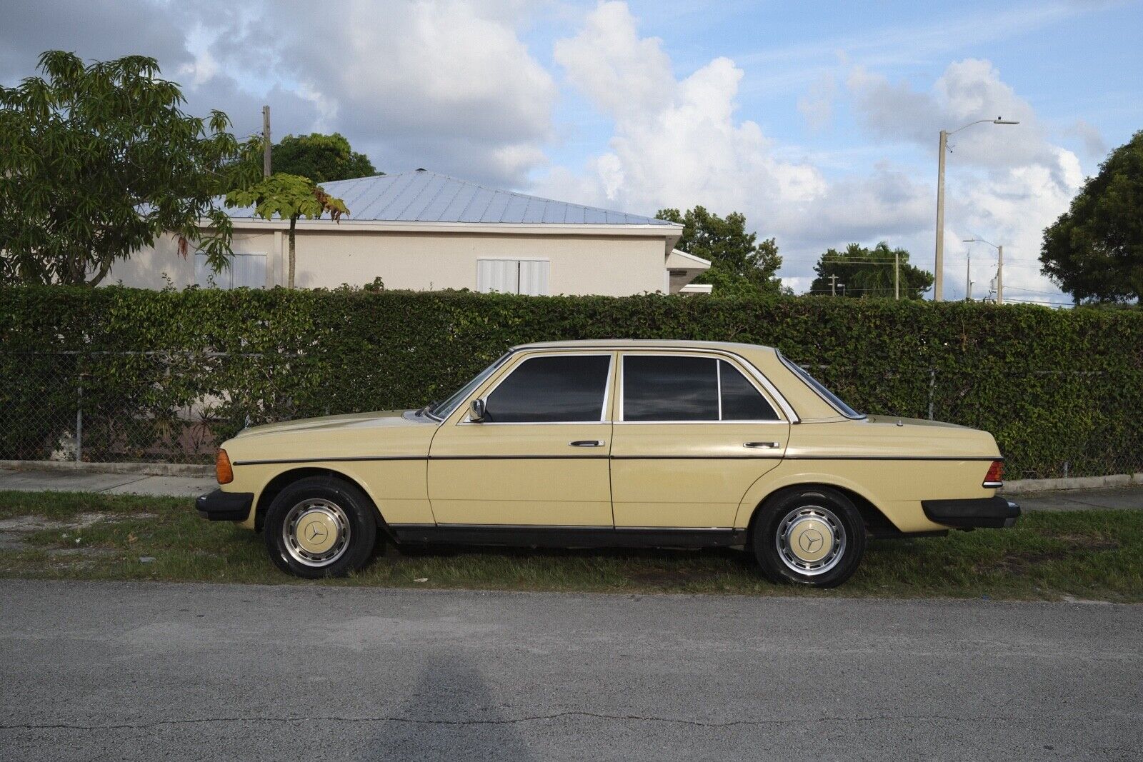 1979 mercedes-benz 300-series
