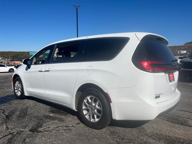 2023 chrysler pacifica touring l