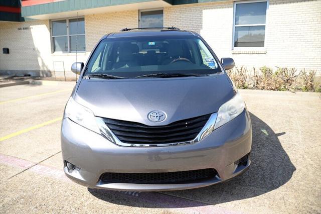 2011 toyota sienna le