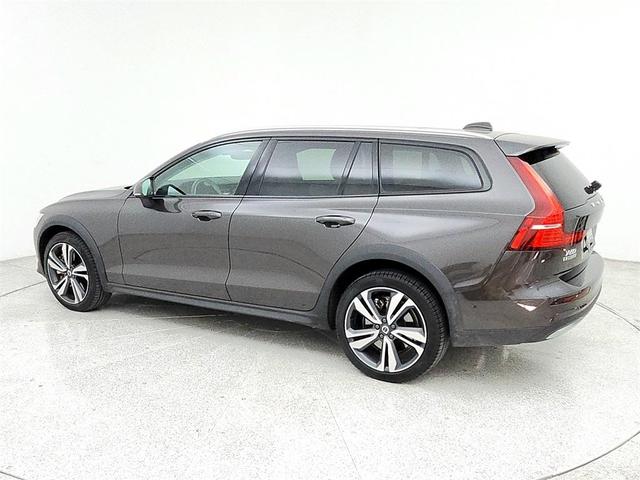 2024 volvo v60 cross country b5 plus