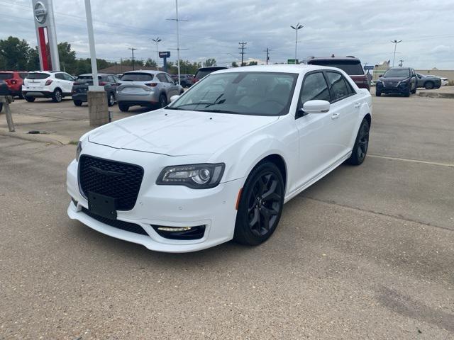 2022 chrysler 300 touring