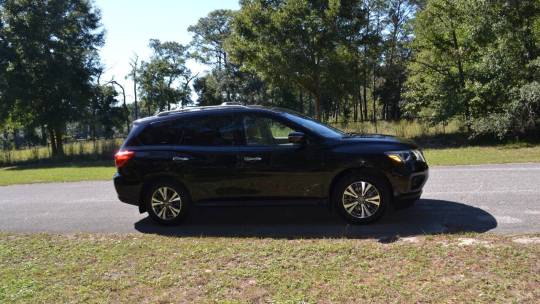 2017 Nissan Pathfinder sl