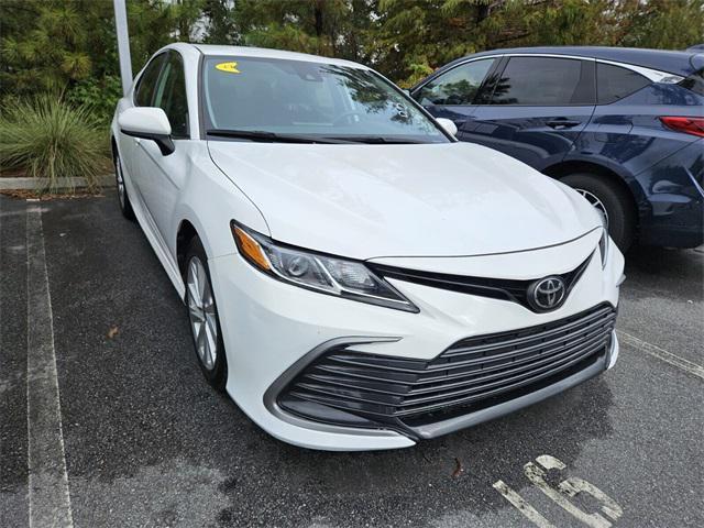 2021 toyota camry le