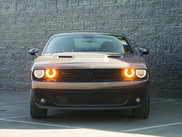2020 dodge challenger sxt