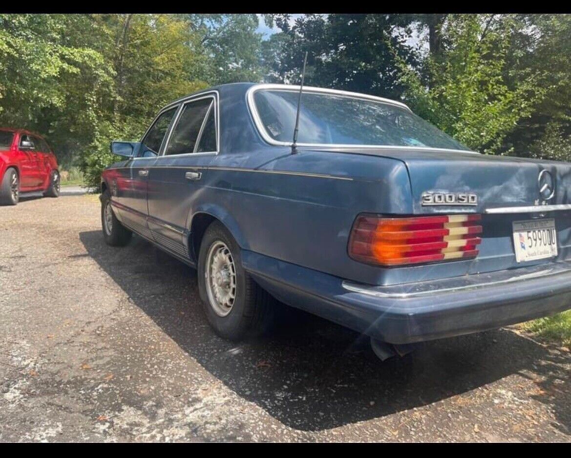 1984 mercedes-benz 300-series sedan blue rwd automatic sd