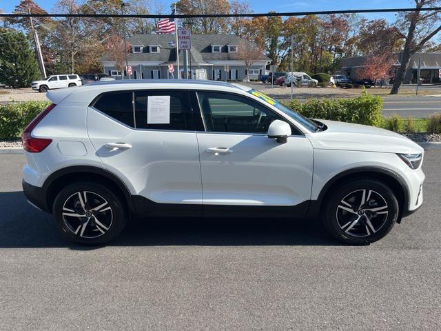 2024 volvo xc40 b5 core bright theme
