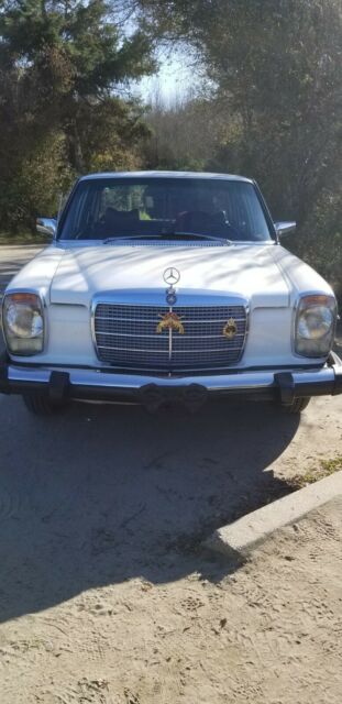 1974 mercedes benz 240d sedan 4 speed manual no rips strong motor reliable daily